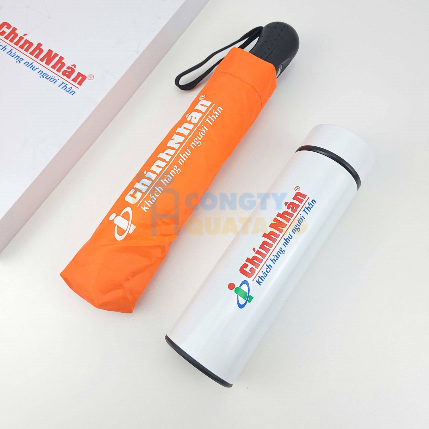 Bộ quà bình giữ nhiệt và ô dù cầm tay in logo