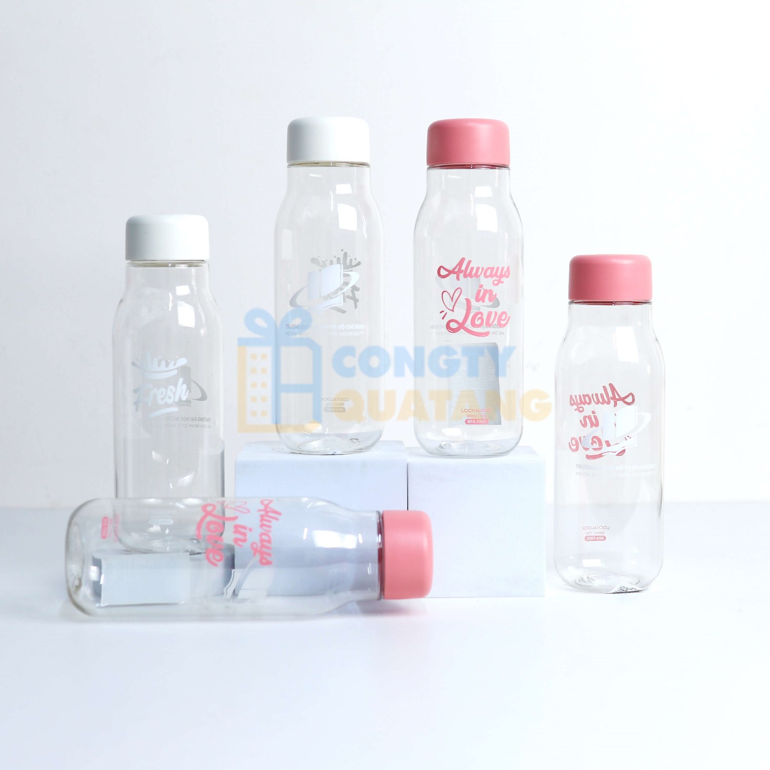 Bình nước nhựa gọn nhẹ, dễ dàng mang theo mọi nơi sử dụng