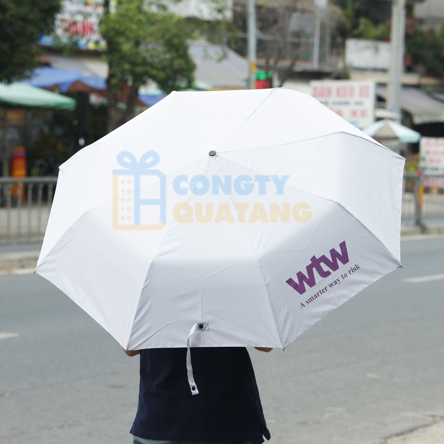 7 yếu tố ảnh hưởng đến giá in ô dù cầm tay tại DTH Gift - Congtyquatang.com.vn