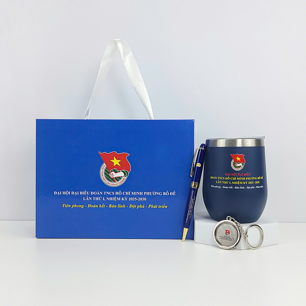 Mẫu quà tặng Đại hội Đoàn in logo chuẩn nhận diện