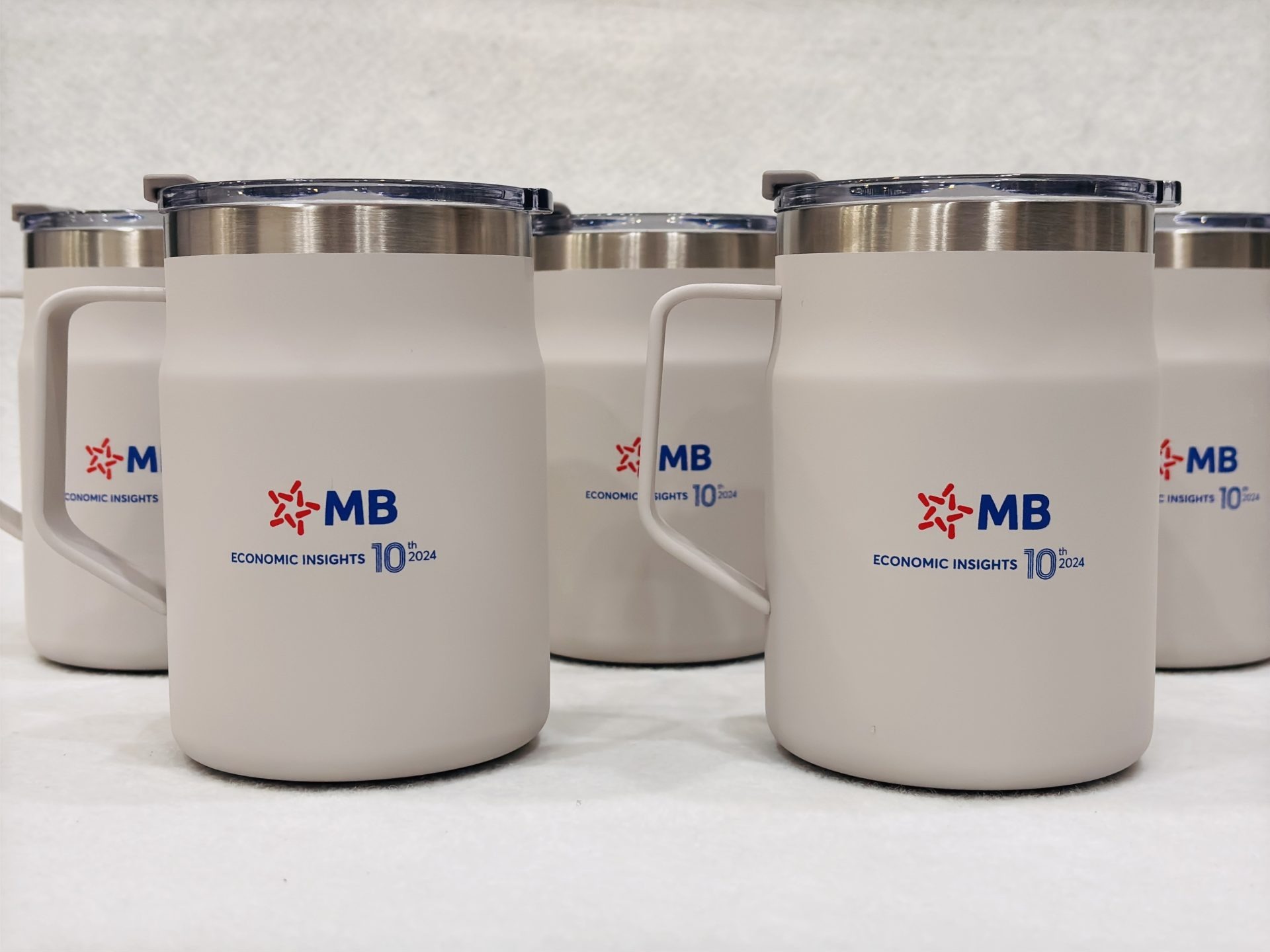 In logo MB Bank lên ly giữ nhiệt làm quà tặng ý nghĩa và thiết thực