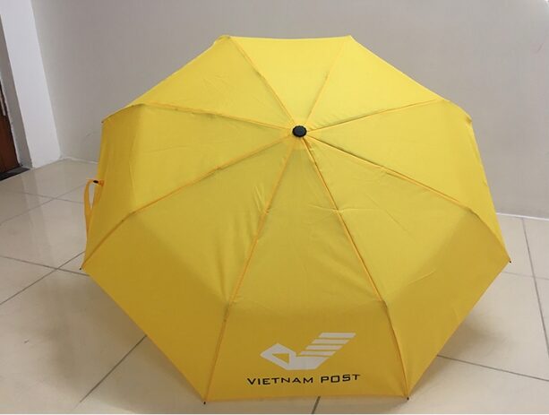 Ô dù in logo Bưu điện làm quà tặng cho khách hàng