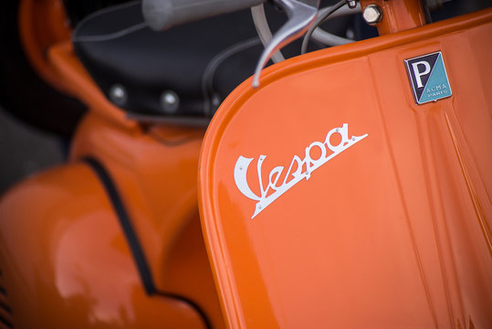 Thiết kế chữ viết tay đặc trưng trong logo Vespa