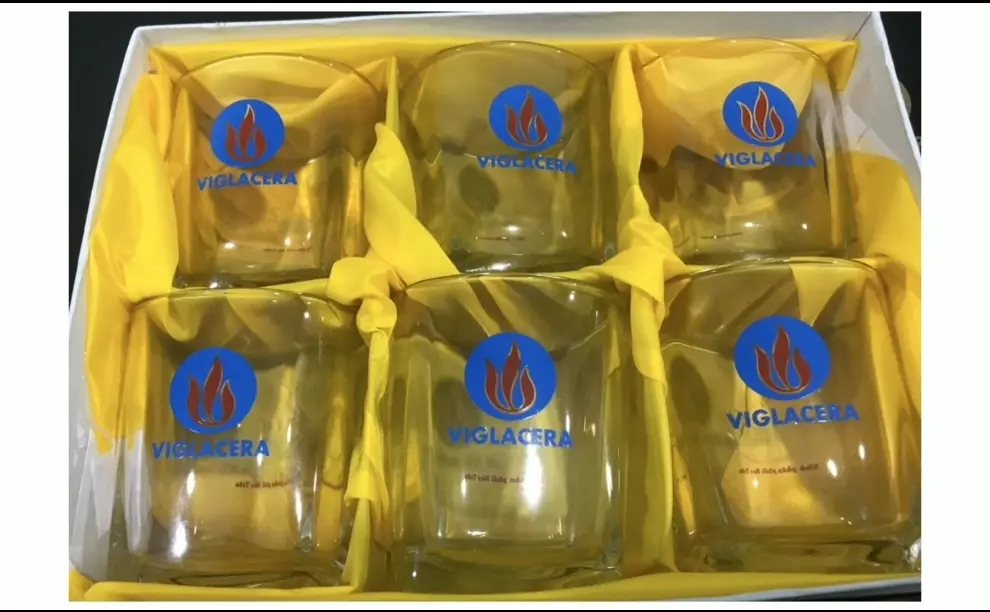 In logo lên ly thuỷ tinh làm quà tặng