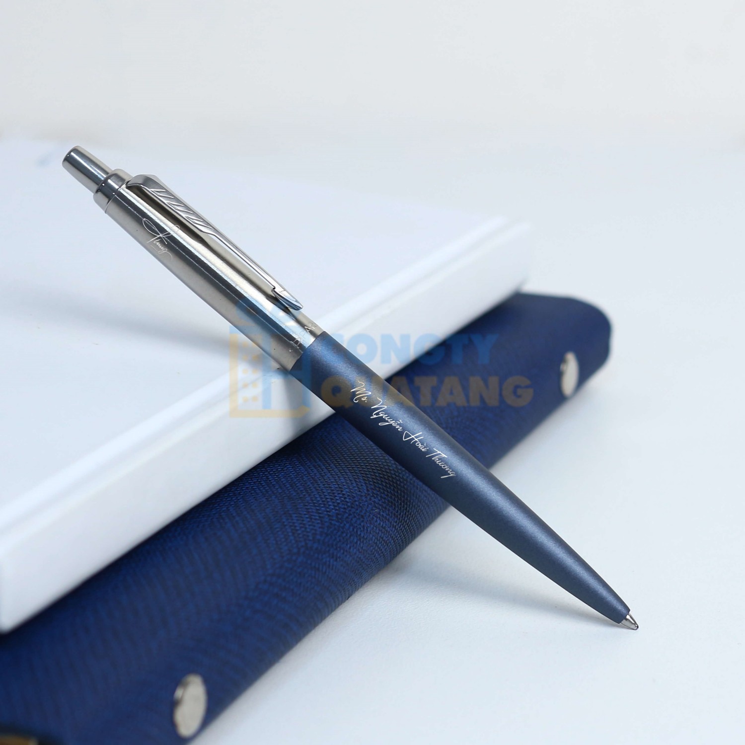 Premium engraved pen adds a refined touch to celebrate a new role, leadership milestone or career achievement