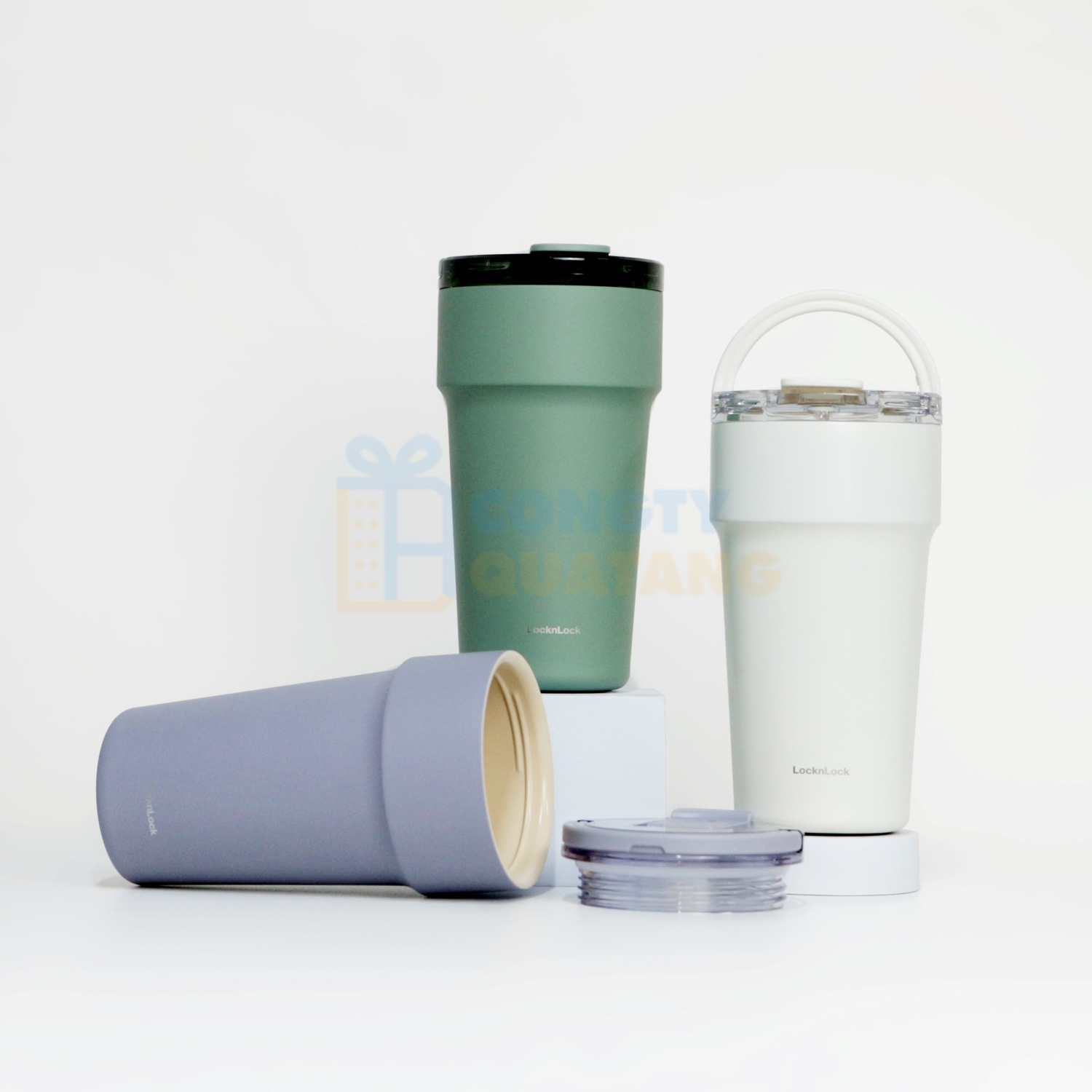 Tumblers keep drinks convenient while adding a polished, reusable touch to your appreciation trategy