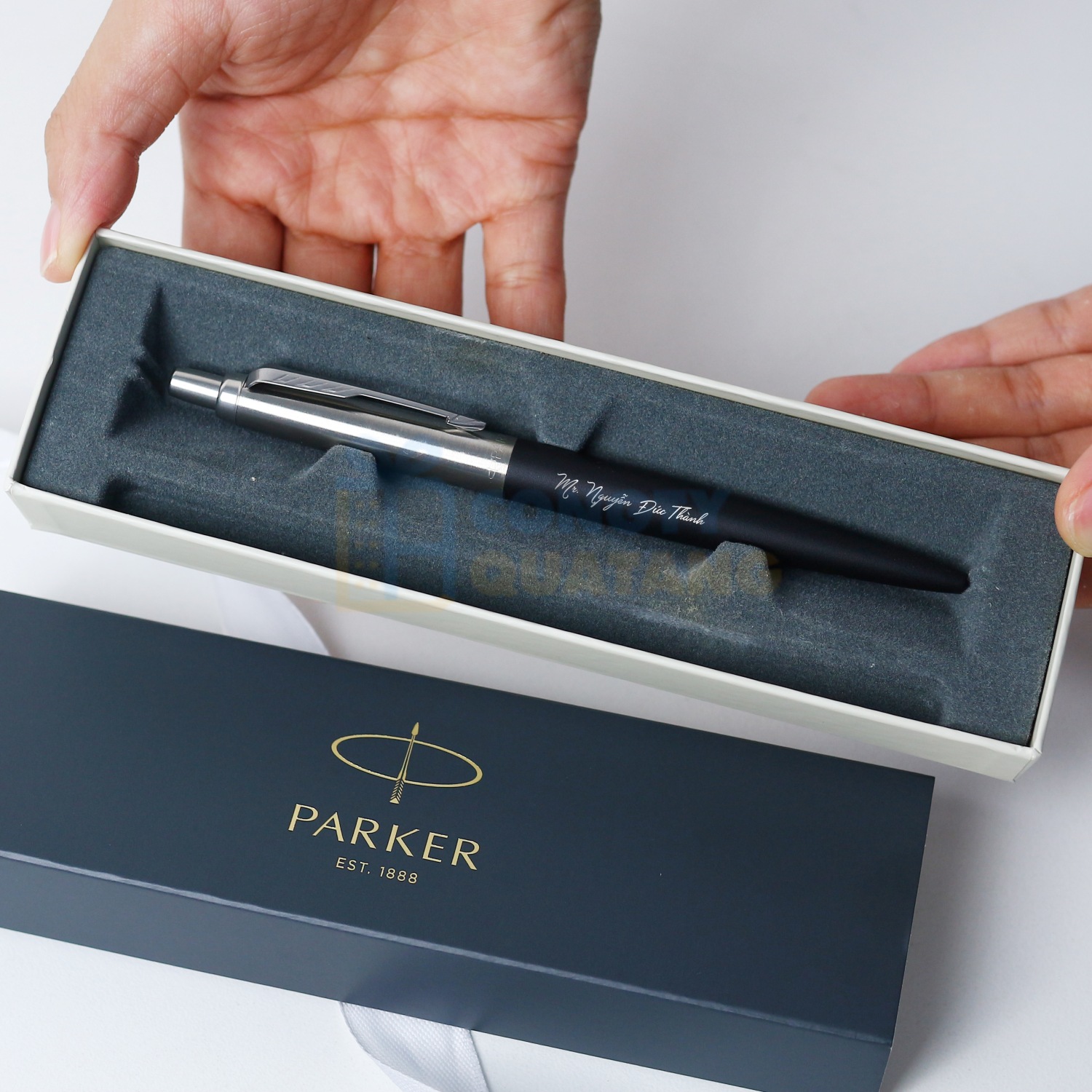 Parker pen gift sets offer a refined client appreciation gift for senior clients, executive milestones