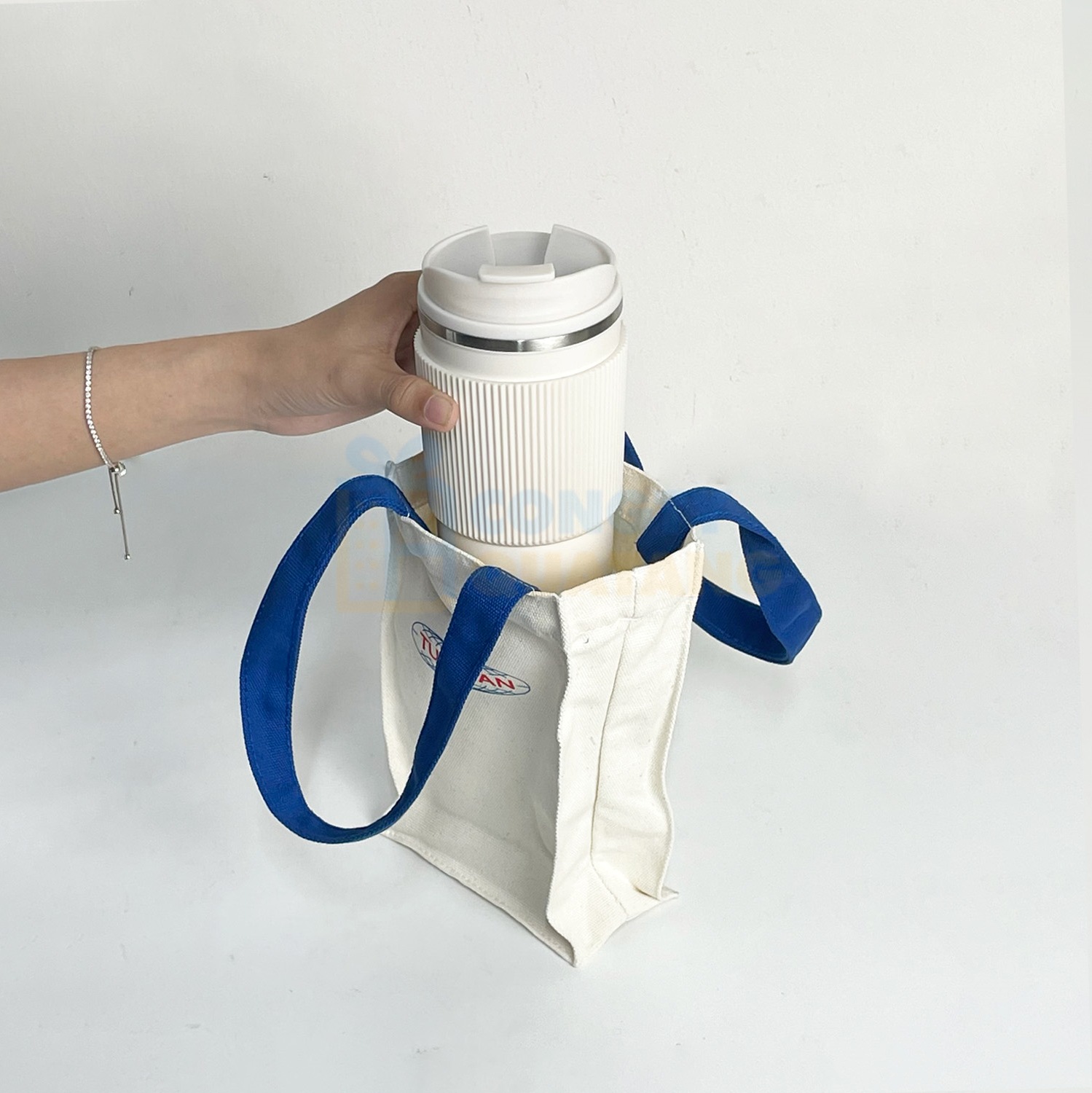 Printed tote bags are reusable, lightweight appreciation gifts for conferences, events and customer campaigns