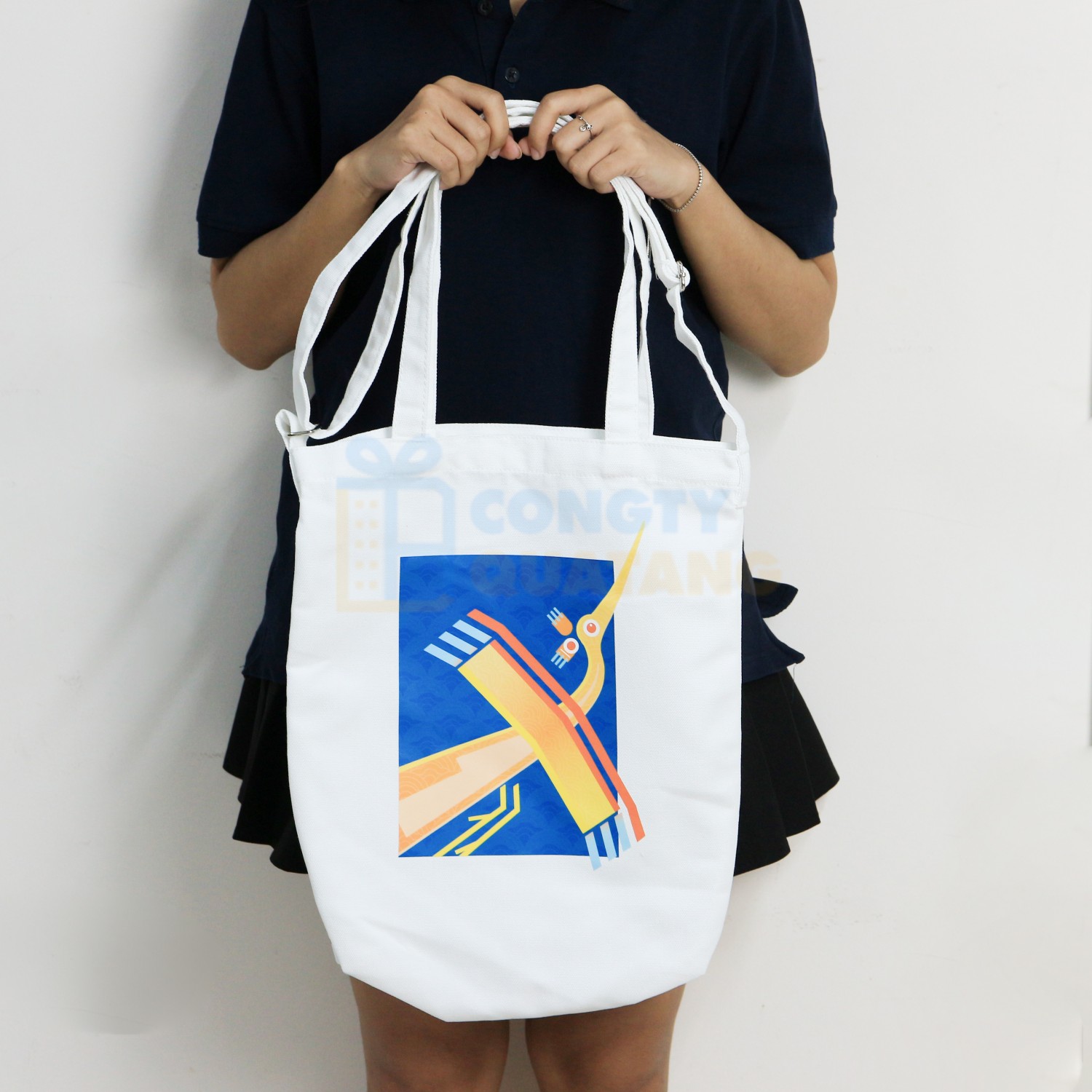Reusable custom tote bags provide lightweight convenience and lasting brand exposure Reusable custom tote bags provide lightweight convenience and lasting brand exposure