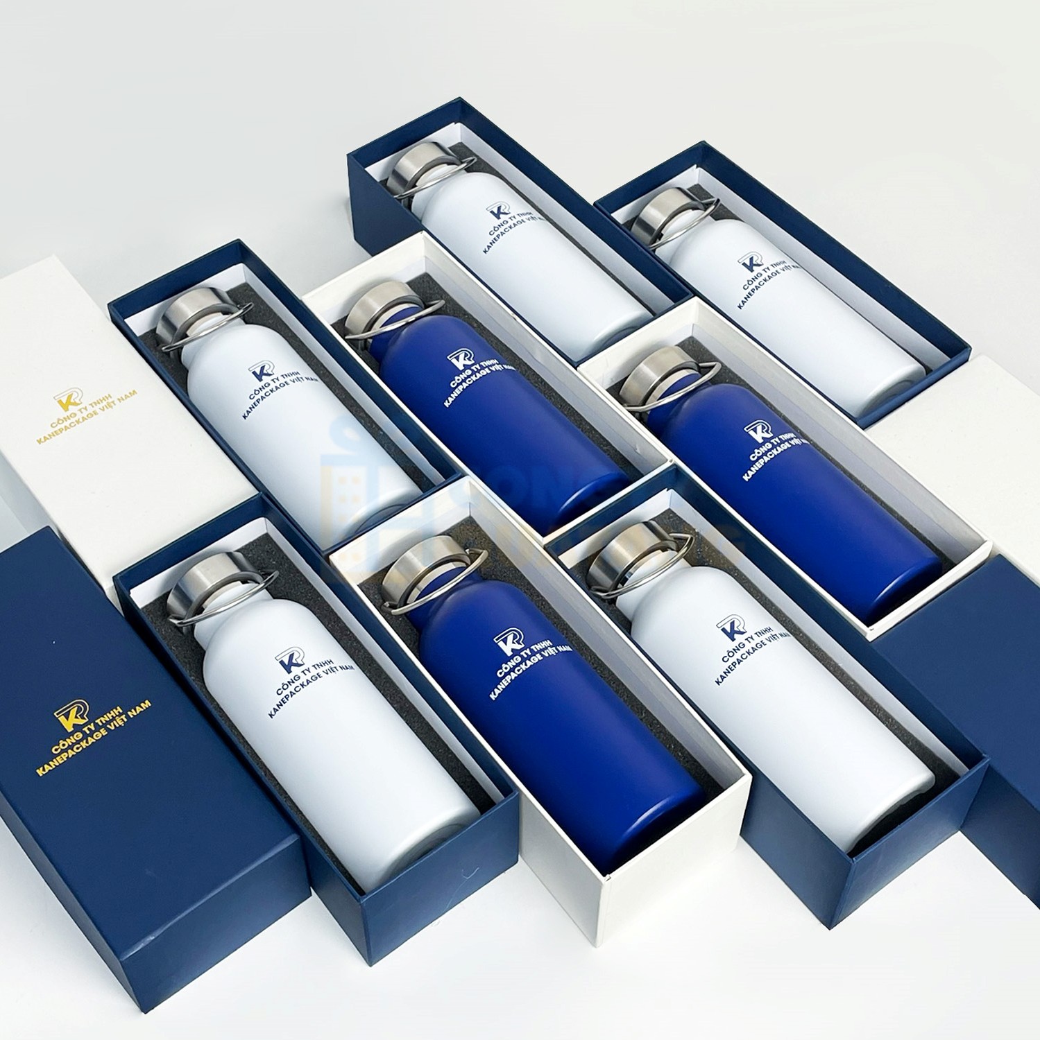 With a $25 - $50 budget, a premium thermos bottle set make a practical and polished gift for VIP clients With a $25 - $50 budget, a premium thermos bottle set make a practical and polished gift for VIP clients