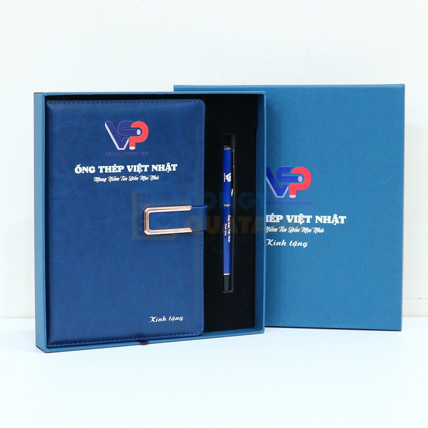 Corporate pen gift set feels professional and ideal for executive real estate clients Corporate pen gift set feels professional and ideal for executive real estate clients