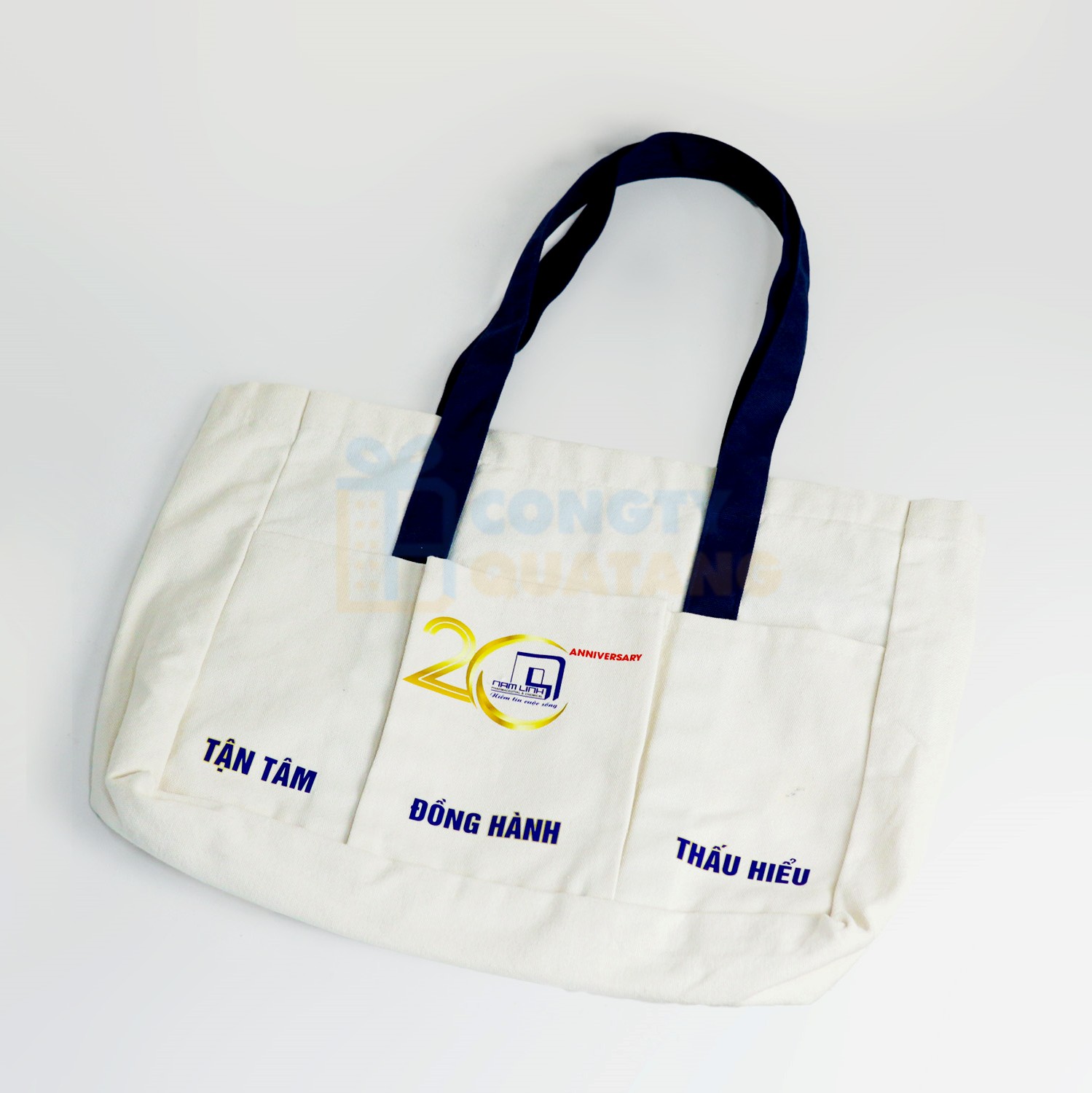 Tote bags carry event essentials and create lasting practical value Tote bags carry event essentials and create lasting practical value
