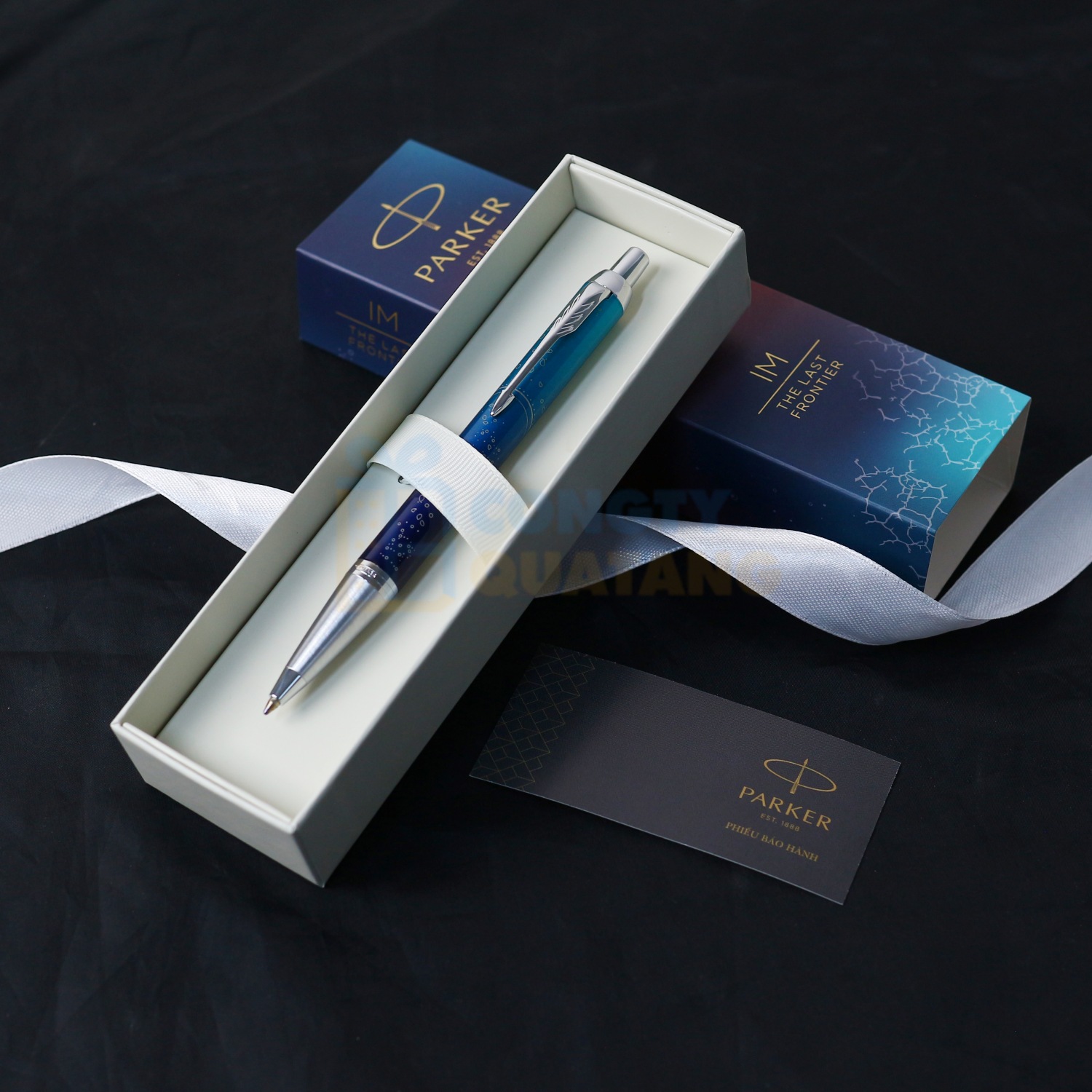 An elegant vendor souvenir for anniversaries, contracts and strategic partnerships