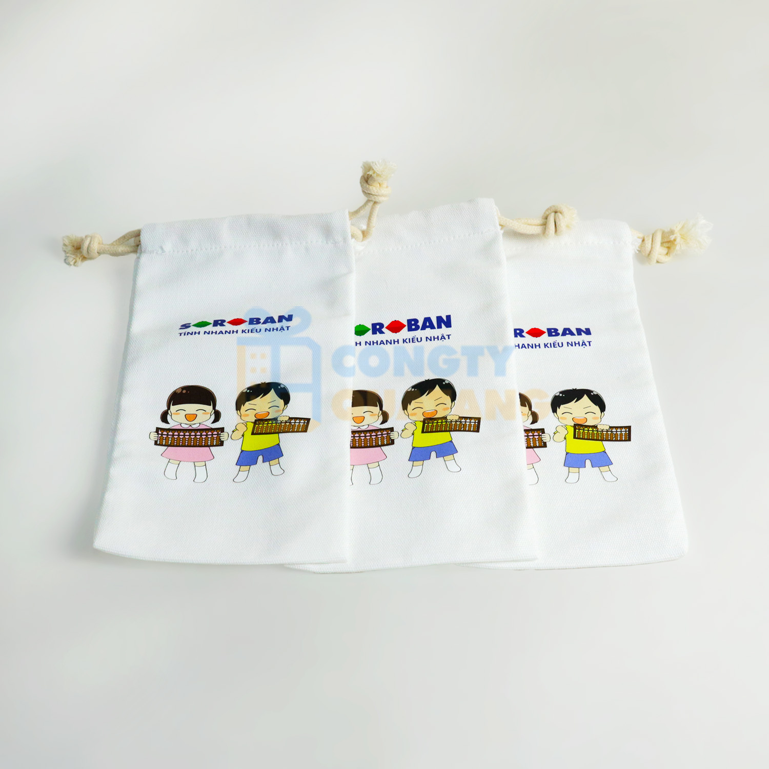 Mẫu túi canvas dây rút mini đựng bình giữ nhiệt in logo Soroban Mẫu túi canvas dây rút mini đựng bình giữ nhiệt in logo Soroban