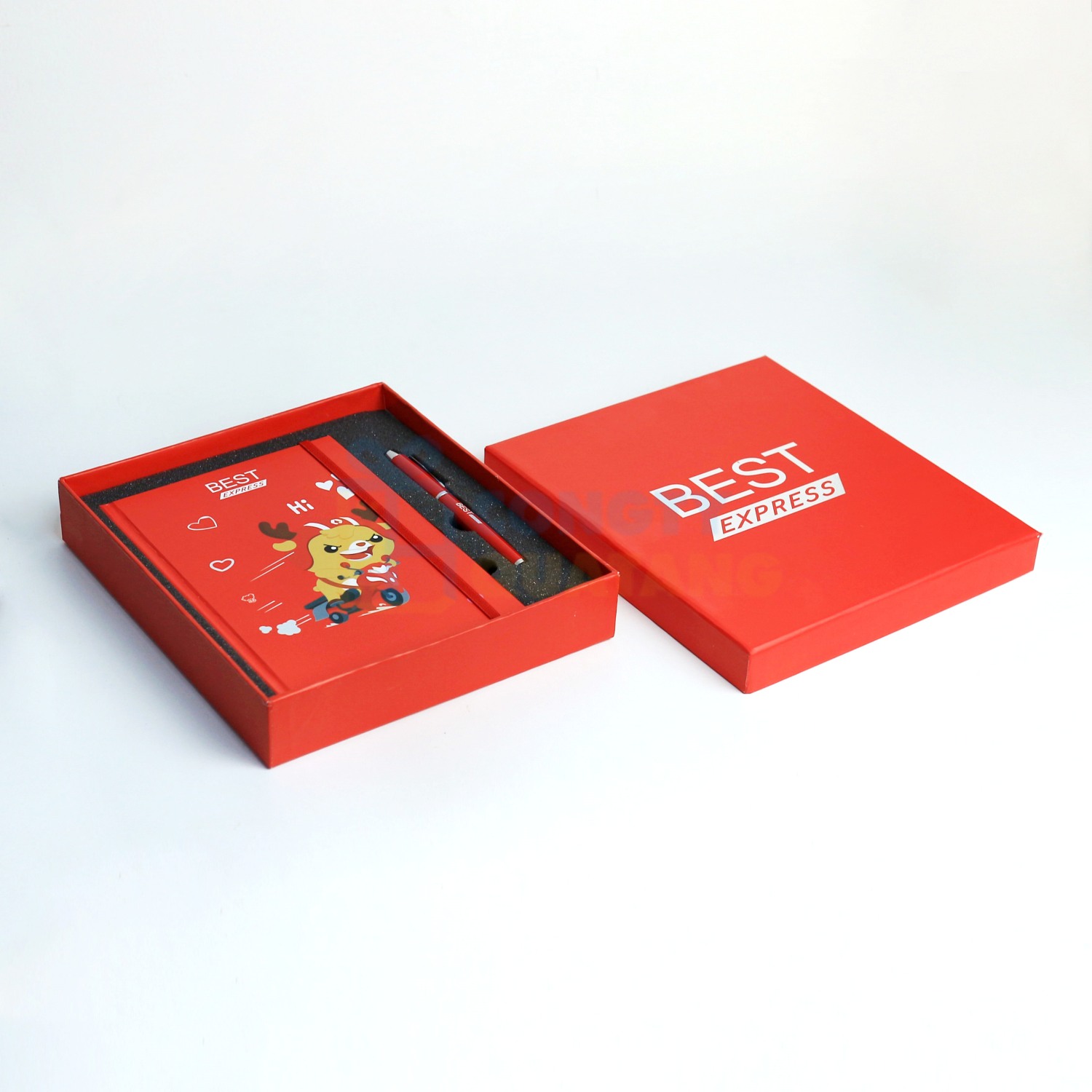 Sản phẩm chính có vai trò điểm nhấn và định hướng phong cách cho toàn bộ giftset quà tặng 20/10 Sản phẩm chính có vai trò điểm nhấn và định hướng phong cách cho toàn bộ giftset quà tặng 20/10