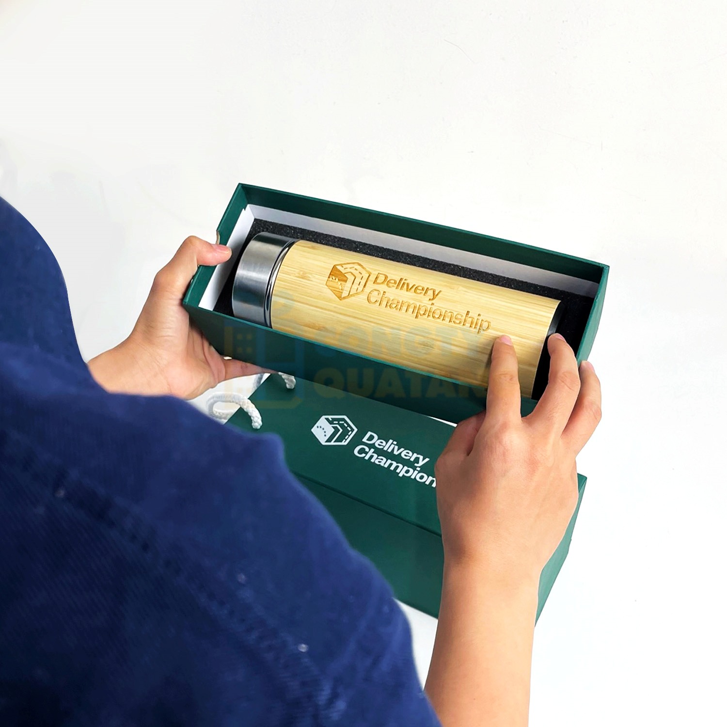 Các lỗi về sản phẩm, màu sắc, kích thước hộp và trang trí khiến set quà 20/10 thiếu đồng bộ, kém tinh tế