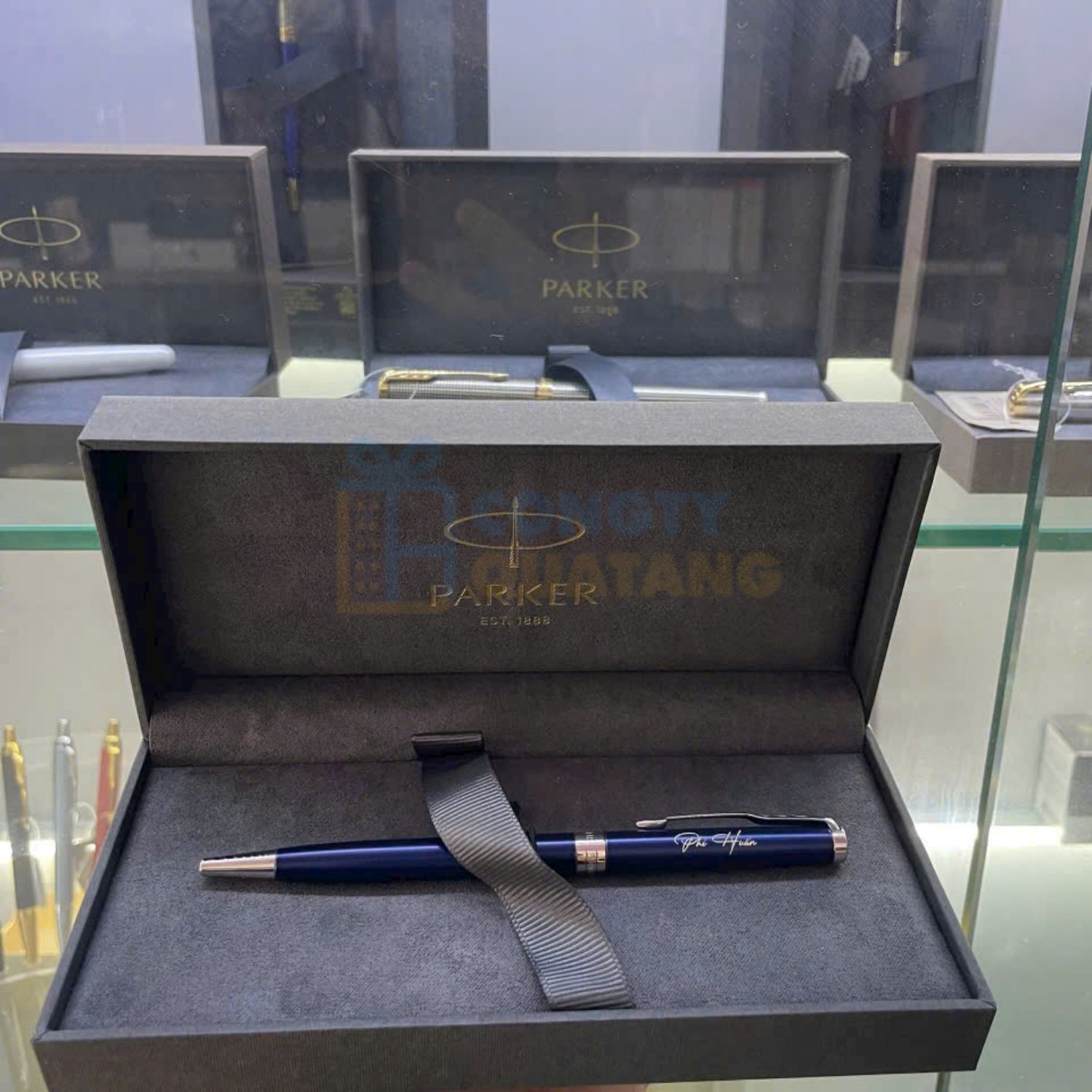 Bề mặt bút phù hợp giúp tên, logo và chữ ký được thể hiện rõ nét hơn Bề mặt bút phù hợp giúp tên, logo và chữ ký được thể hiện rõ nét hơn