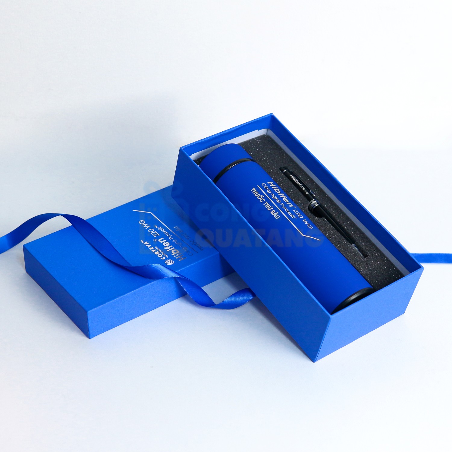 DTH Gift đồng hành từ chọn sản phẩm, cá nhân hóa, thiết kế hộp đến hoàn thiện và vận chuyển cho khách hàng DTH Gift đồng hành từ chọn sản phẩm, cá nhân hóa, thiết kế hộp đến hoàn thiện và vận chuyển cho khách hàng